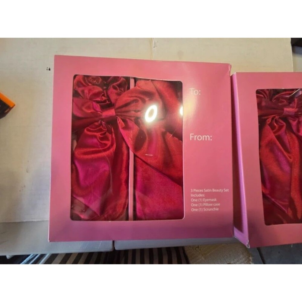 New in Box 3-Piece Satin Beauty Gift Set – Pillowcase, Eye Mask & Scrunchie